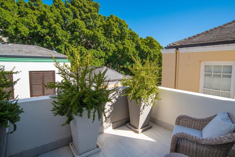 To Let 2 Bedroom Property for Rent in Green Point Western Cape